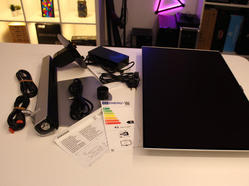 Der Lieferumfang des Gaming-Monitors auf einen Blick.