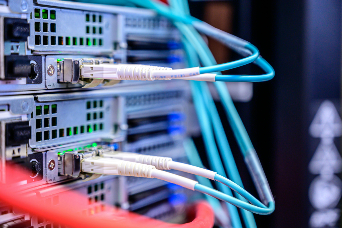 Ein Server mit topaktueller Hardware bringt wenig, wenn das System unter der Oberfläche ausbremst.